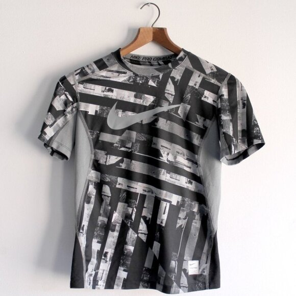 🧚‍♀️ 3/$40 NIKE DRI-FIT Women's Top Print  Gray T-Shirt - Picture 1 of 10